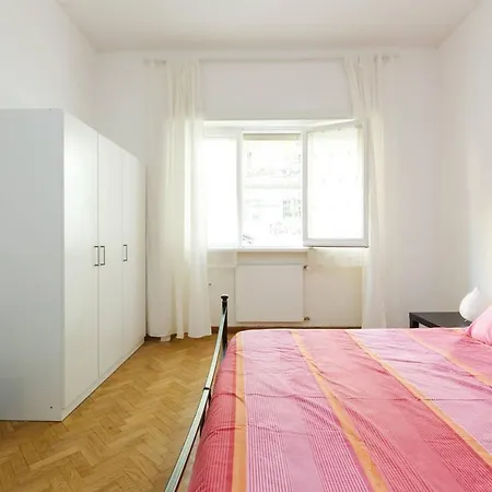 New Cozy St.peter/ Vatican Area